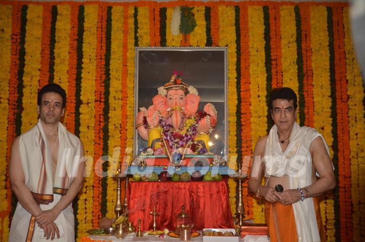 Tusshar Kapoor and Jeetendra celebrates Ganesh Chaturthi!