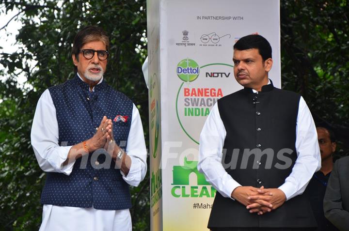 Amitabh Bachchan and CM participate in NDTV Maha Cleanathon campaign