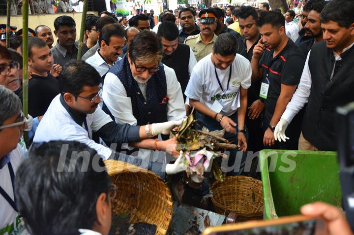 Amitabh Bachchan and CM participate in NDTV Maha Cleanathon campaign