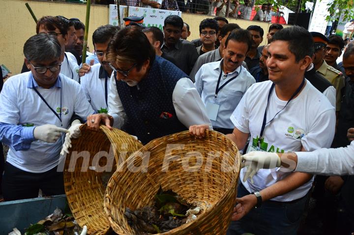 Amitabh Bachchan and CM participate in NDTV Maha Cleanathon campaign