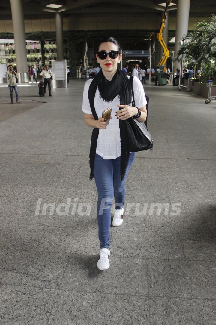 Airport Stories: Karisma Kapoor!