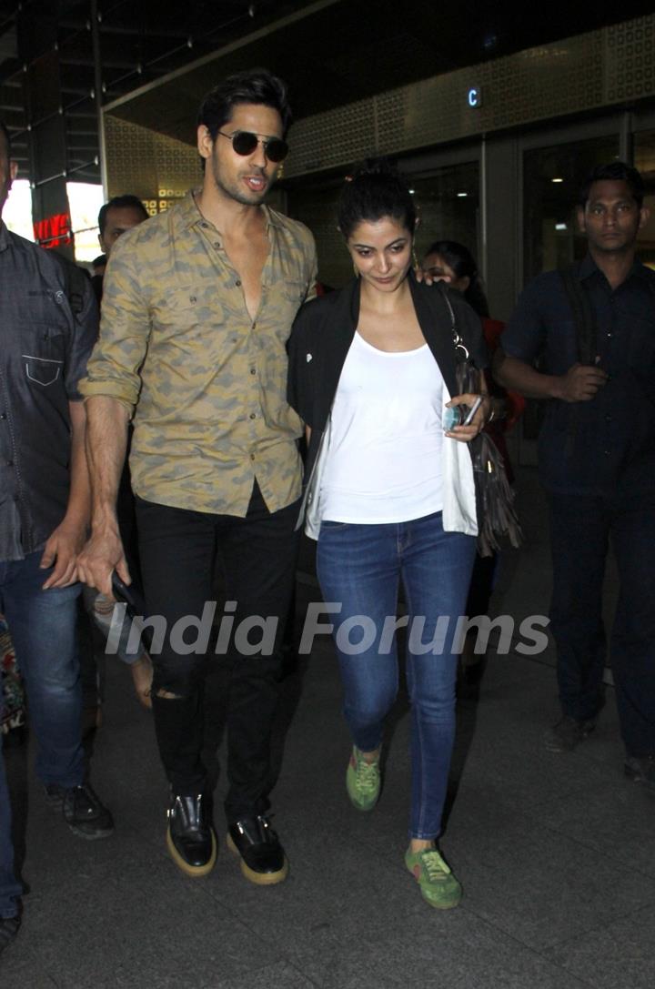 Airport Stories: Sidharth Malhotra and Nitya Mehra!