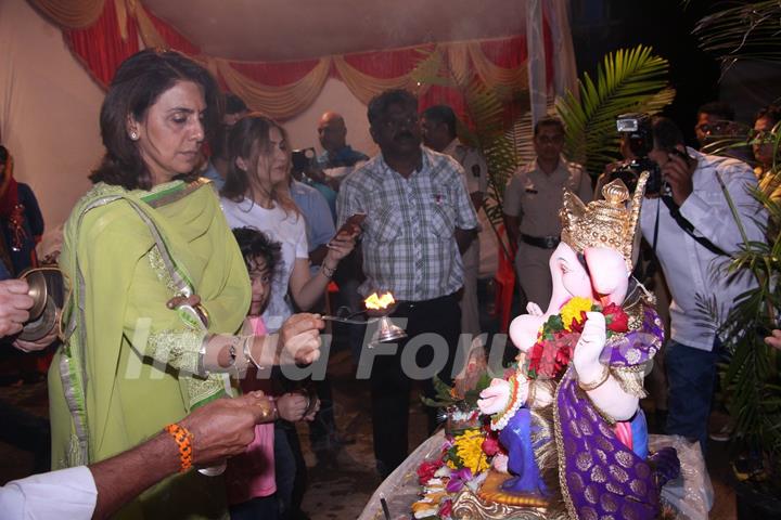 Neetu Singh performs Ganpati Visarjan at his Residency