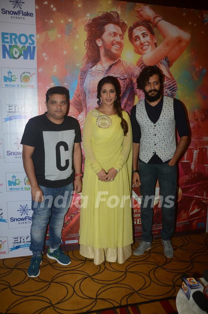 Ravi Jadhav, Krishika Lulla & Riteish Deshmukh Promote 'BANJO' at Pune