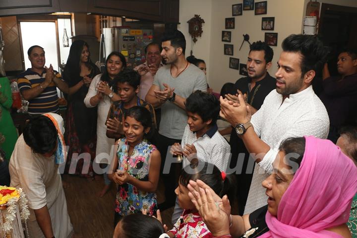 Rithvik Dhanjani Performs Ganpati Visarjan with Children