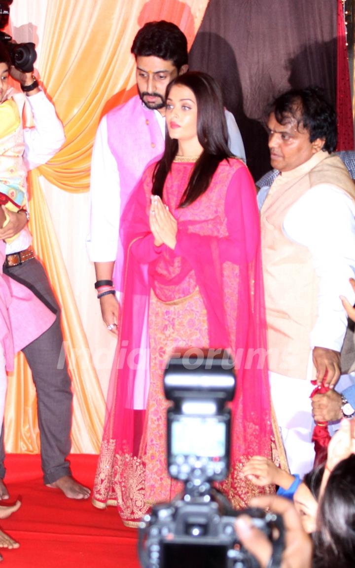 Abhishek Bachchan and Aishwarya Rai Bachchan visit Rajesh Yadav's House and Mankeshwar Ganpati Mandal in Byculla