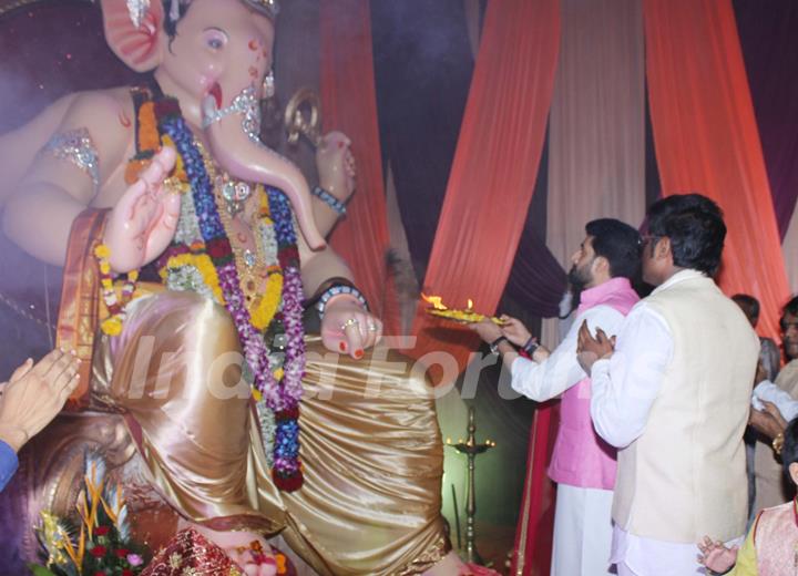 Abhishek Bachchan and Aishwarya Rai Bachchan visit Rajesh Yadav's House and Mankeshwar Ganpati Mandal in Byculla