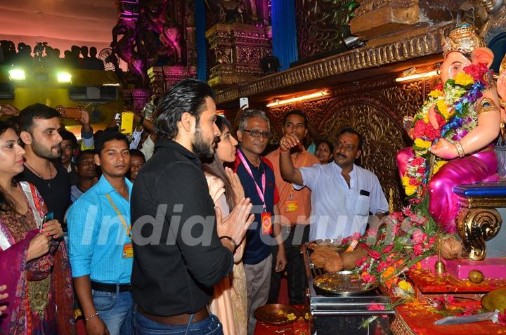 Emraan Hashmi visits Ganesh Galli with his wife