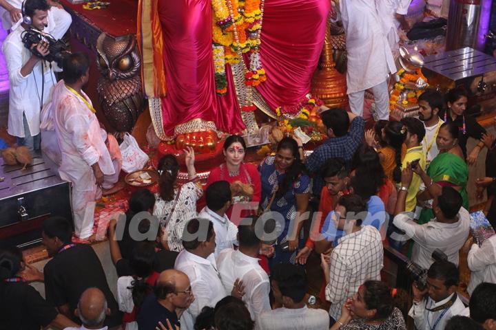 Tamannaah Bhatia visits Lalbaug Cha Raja