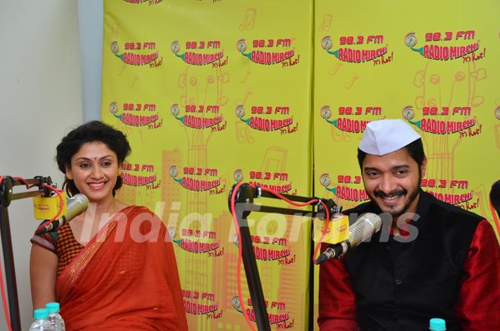 Shreyas Talpade and Manjari Fadnis Promotes 'Wah Taj' at Radio Mirchi Studio