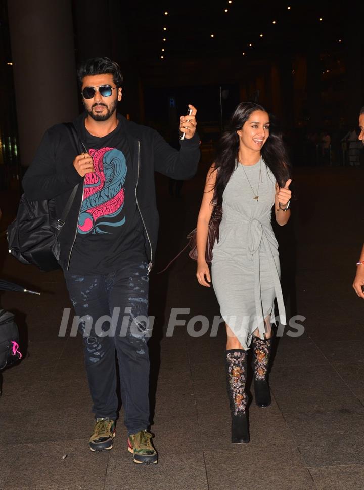 Airport Scenes: Shraddha Kapoor and Arjun Kapoor!