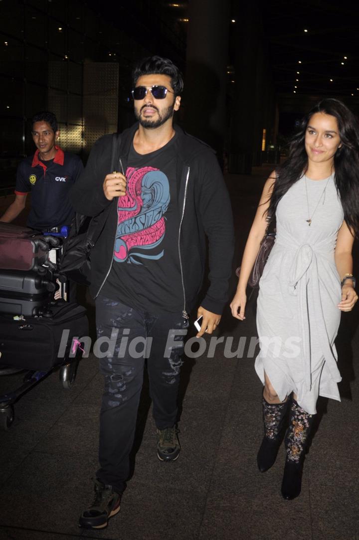 Airport Scenes: Shraddha Kapoor and Arjun Kapoor!