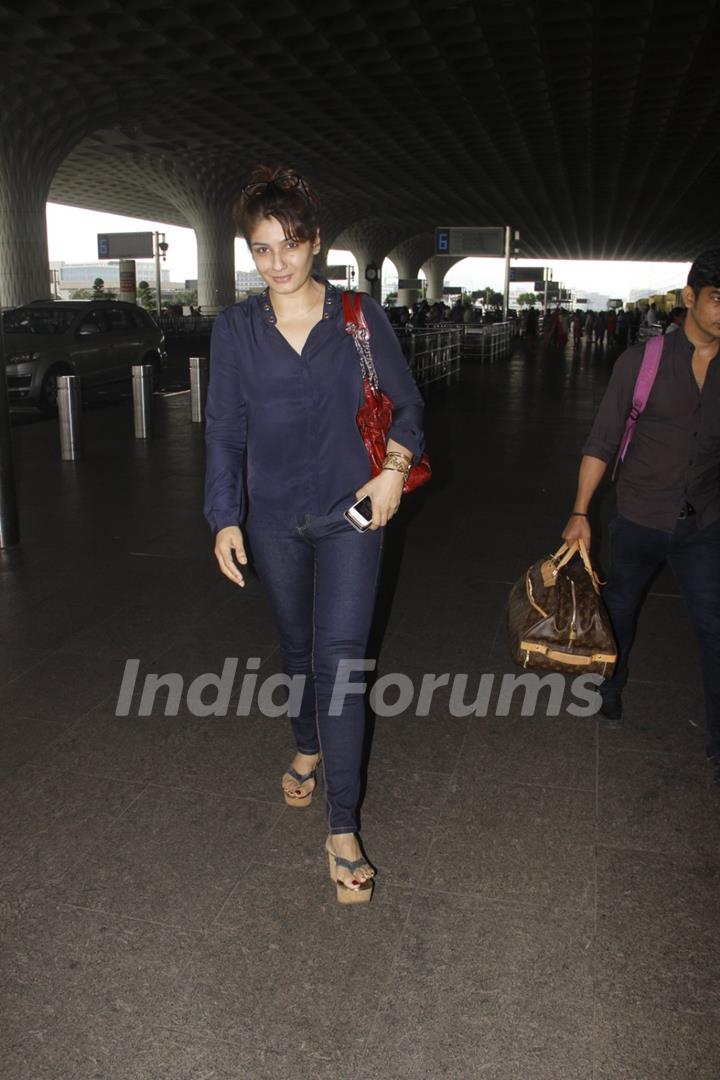 Raveena Tandon Snapped at Airport!