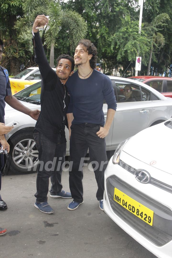 Tiger Shroff Snapped at Airport!