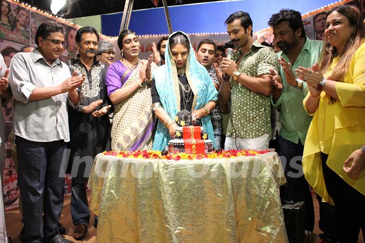 Shabana Azmi Celebrates her Birthday on sets of show 'AMMA'