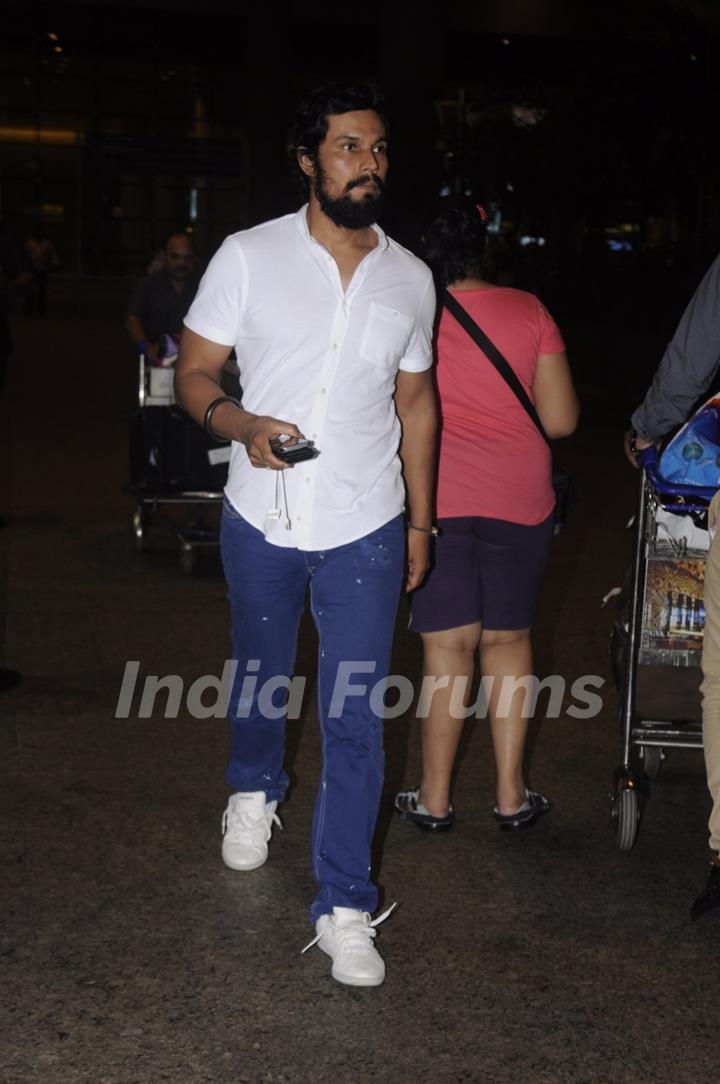 Airport Stories: Randeep Hooda!