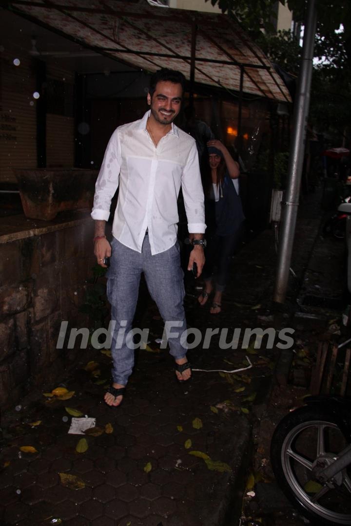 Esha Deol snapped with husband Bharat Takhtani in Bandra