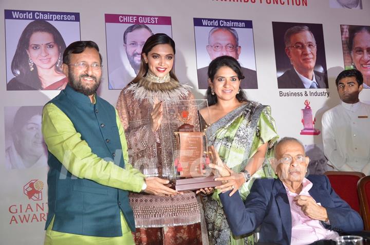 Deepika Padukone and Shaina NC at Giants International Awards 2016