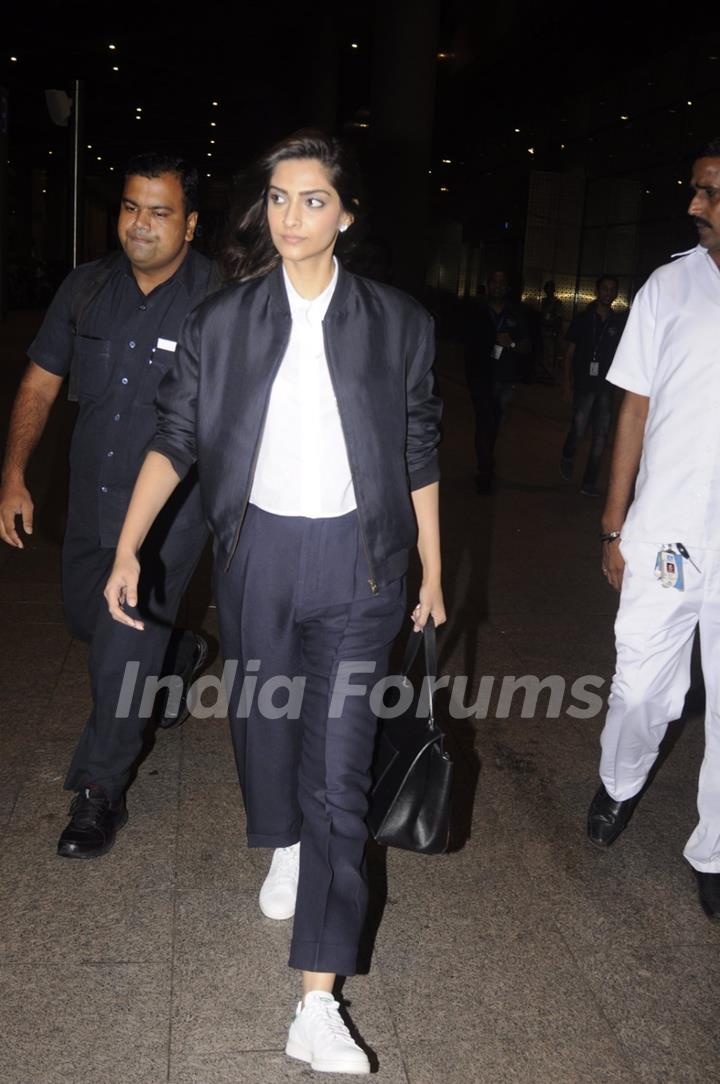 Airport Stories: Sonam Kapoor!