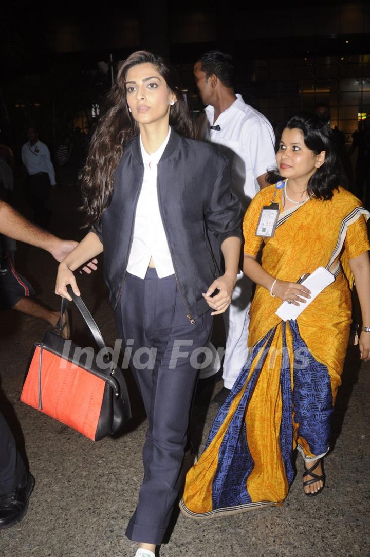 Airport Stories: Sonam Kapoor!