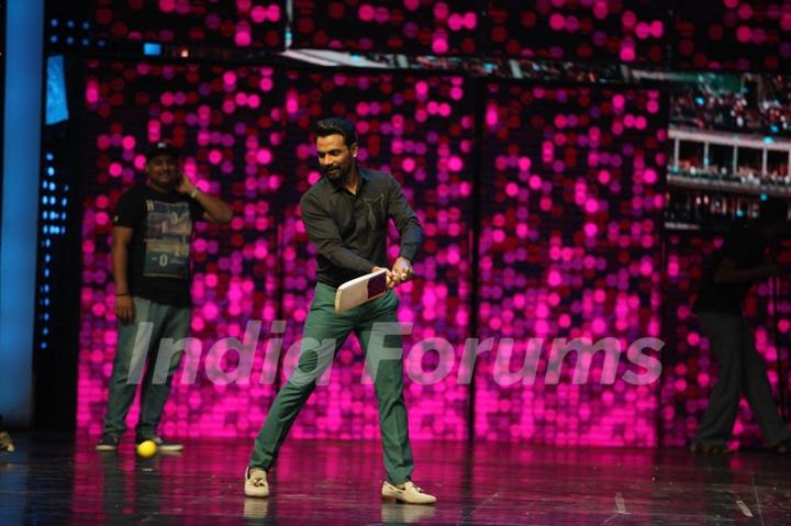 Remo Dsouza at Promotion of 'M.S. Dhoni: The Untold Story' on sets of Dance Plus 2