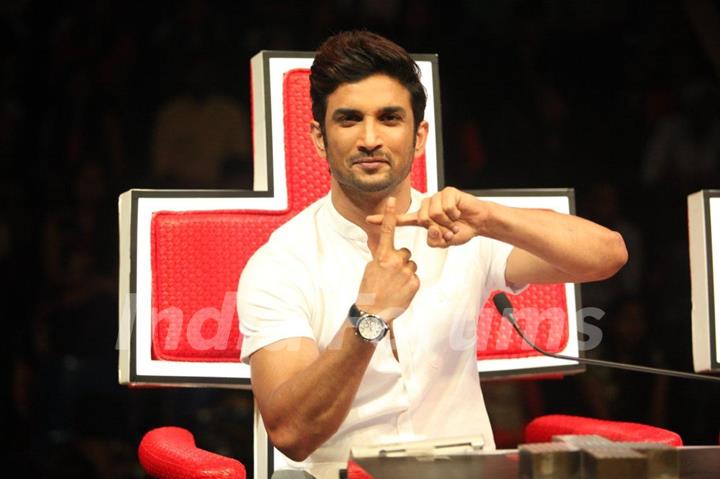 Sushant Singh Rajput at Promotion of 'M.S. Dhoni: The Untold Story' on sets of Dance Plus 2