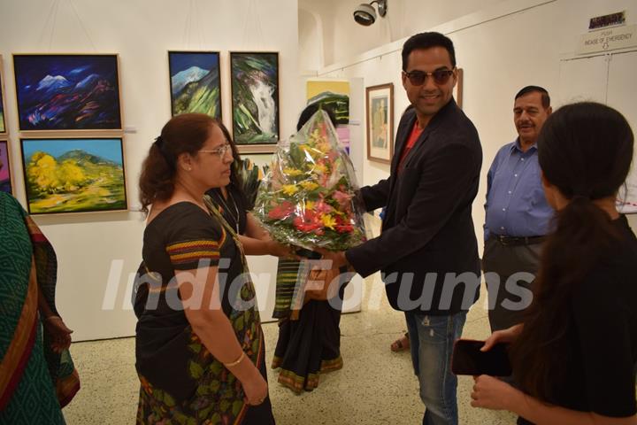 Abhay Deol at Manjual Chaturvedi's Art Exhibition