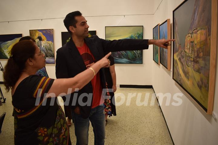 Abhay Deol at Manjual Chaturvedi's Art Exhibition