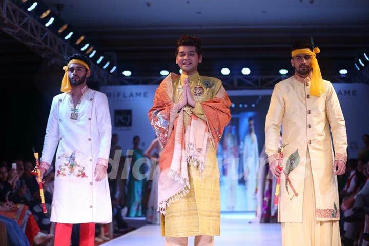 Vivek Mishra walks for Bhubaneswar Style Week -2016