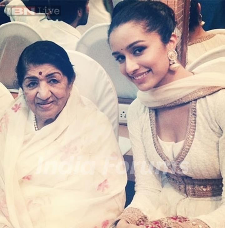 Lata Mangeshkar with Shraddha Kapoor