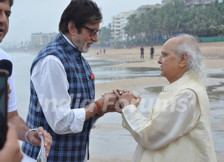 Amitabh Bachchan and Pandit Jasraj at NDTV Dettol Banega Swachh India event