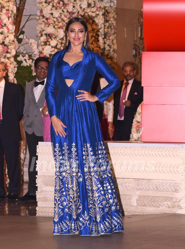 Mukesh Ambani hosts Isheta Salgaocar's pre-wedding bash!