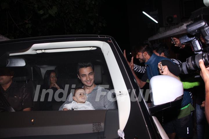 Celebs attend Salim Khan's birthday bash!