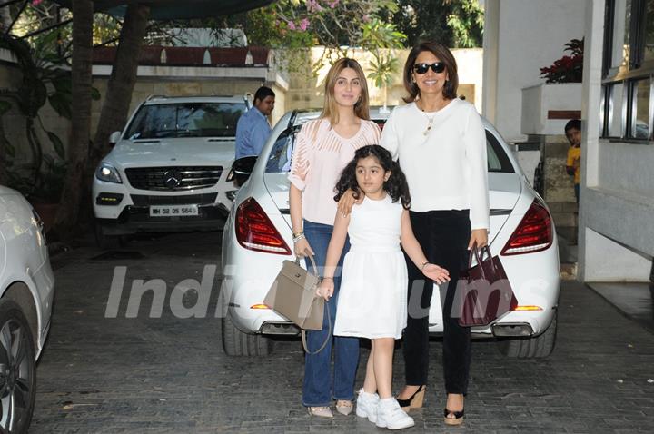 Kapoor Family's Christmas Lunch!