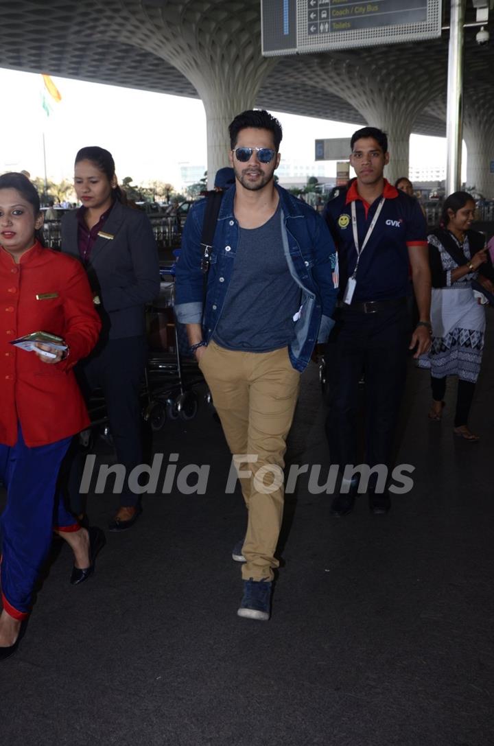 Celebs Snapped at Airport