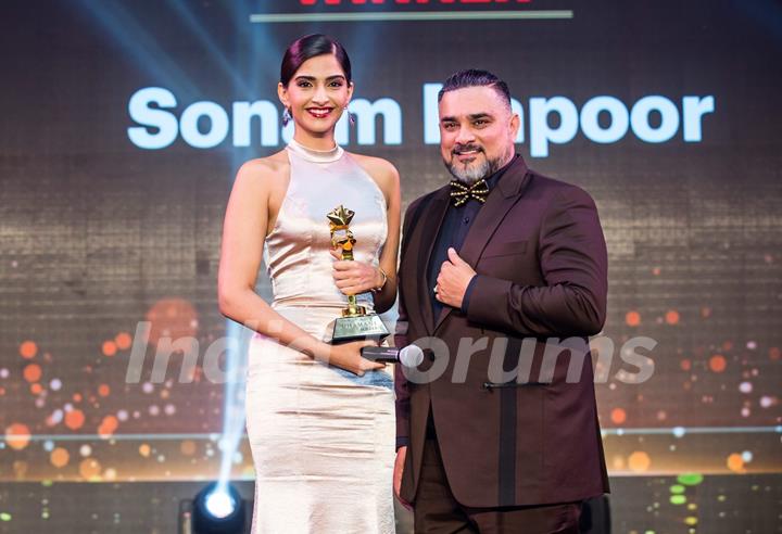 Sonam Kapoor at Masala! Awards 2016