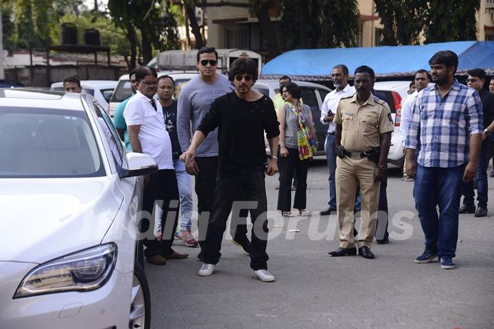 Shah Rukh Khan promotes 'Raaes'