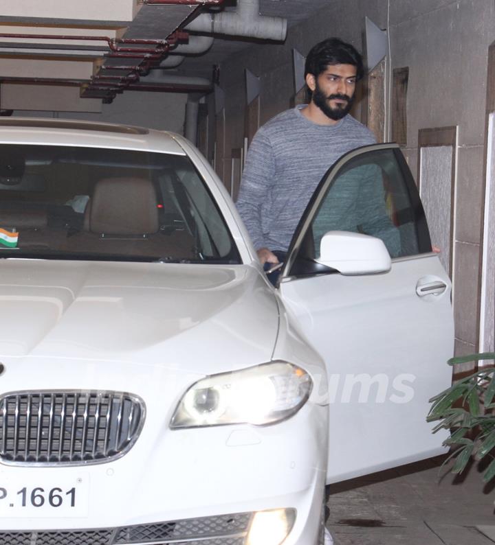 Harshvardhan Kapoor snapped leaving Kareena Kapoor's house