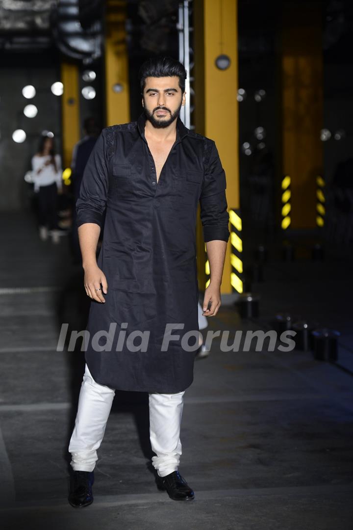 Arjun Kapoor walks for Kunal Rawal at Lakme Fashion Week 2017 Day 1