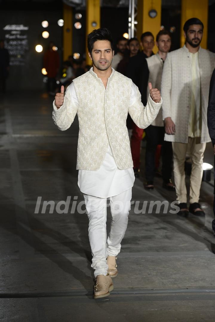 Varun Dhawan walks for Kunal Rawal at Lakme Fashion Week 2017 Day 1