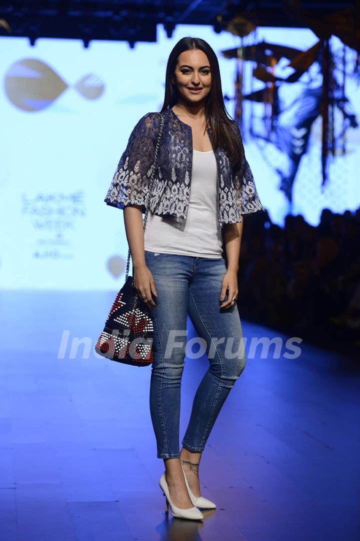 Sonakshi Sinha at Lakme Fashion Week 2017 Day 1