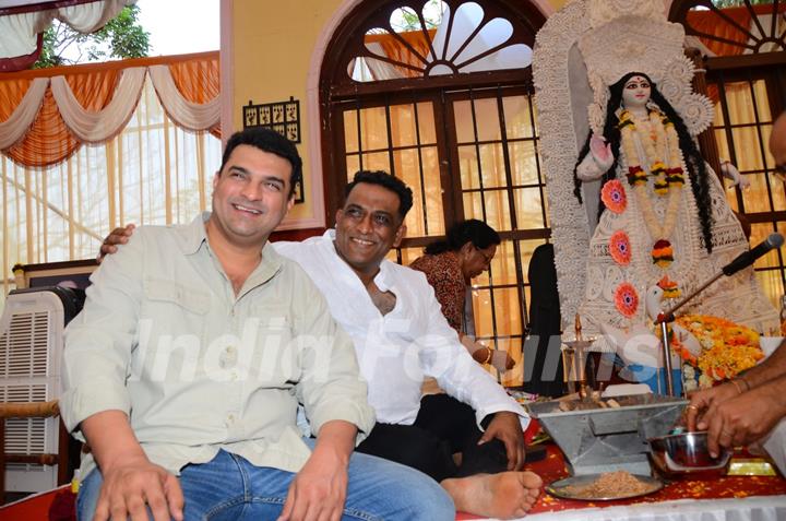 Siddharth Roy Kapur and Anurag Basu snapped at Durga Pooja