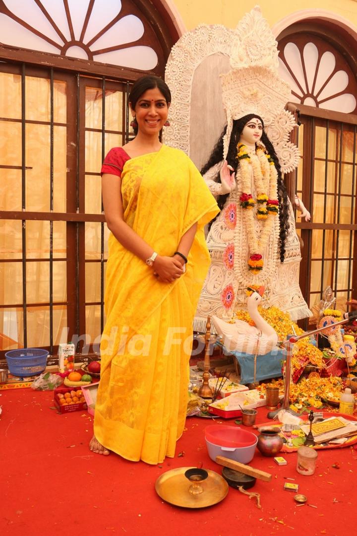 Sakshi Tanwar attends Anurag Basu's Durga Pooja