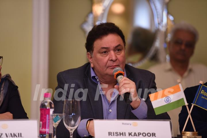 Rishi Kapoor received Lifetime Achievement Award from Rotary Club, Mumbai