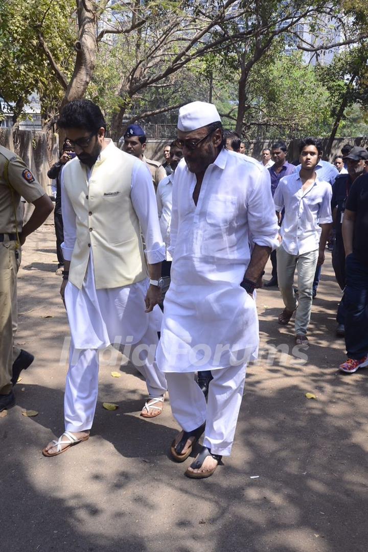 Abhishek Bachchan and Jackie Shroff at Suniel Shetty's father's funeral
