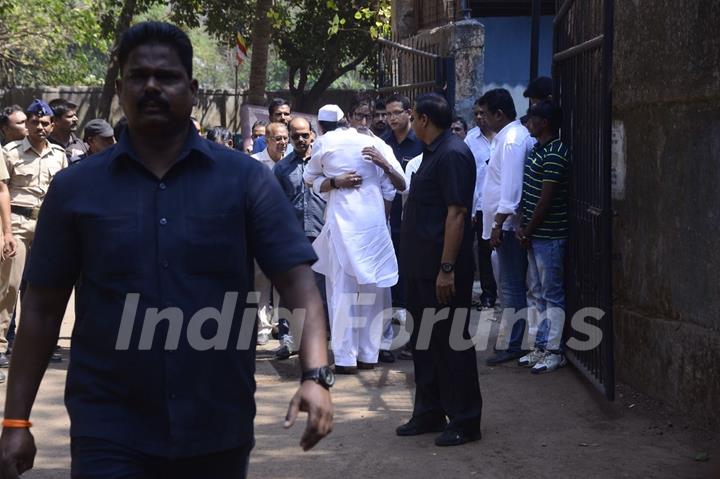 Suniel Shetty's father's funeral!