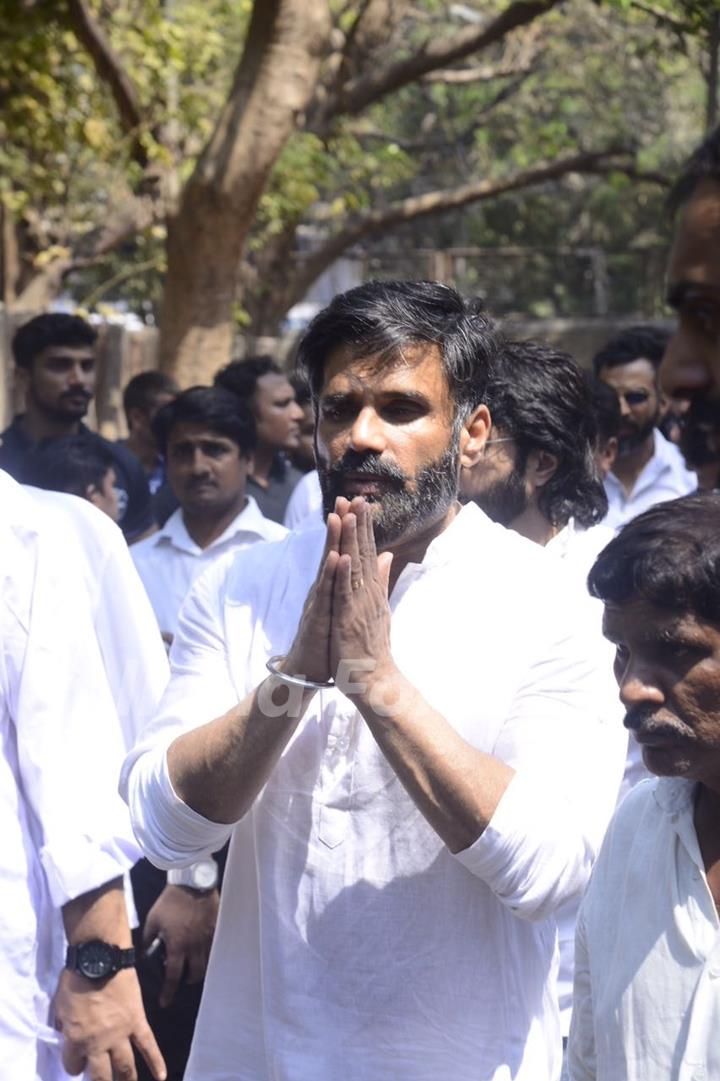 Suniel Shetty at his father's funeral