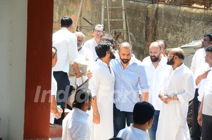 Suniel Shetty's father's funeral!