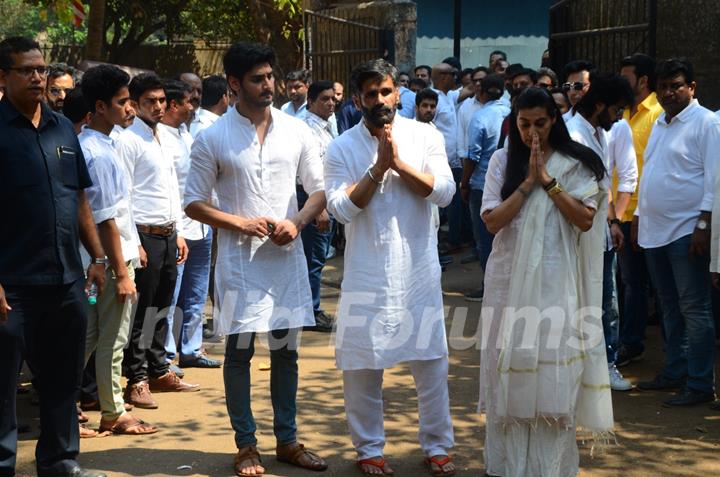 Suniel Shetty's father's funeral!