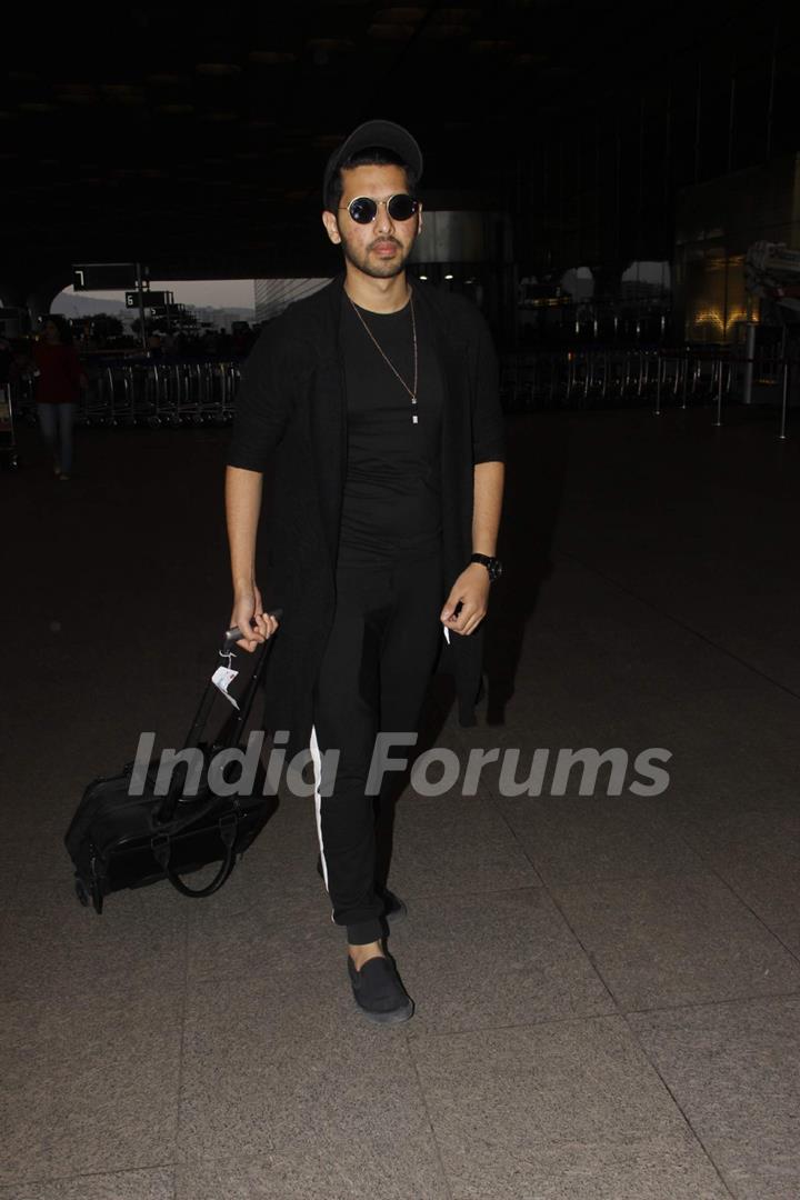 Celebs Snapped at Airport